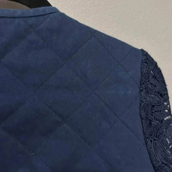 AMUR Teagan quilted bomber jacket laced sleeved- large. Great condition. - Picture 9 of 12